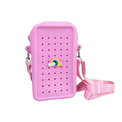Gifty - Silikónová crossbody taštička ružová a ozdobný pin