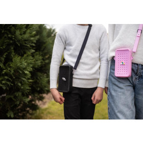 Gifty - Silikónová crossbody taštička čierna a ozdobný pin